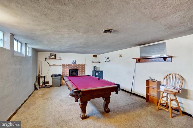 100 KNOLL LN, York, PA 17406