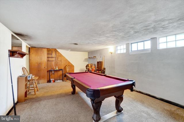 100 KNOLL LN, York, PA 17406
