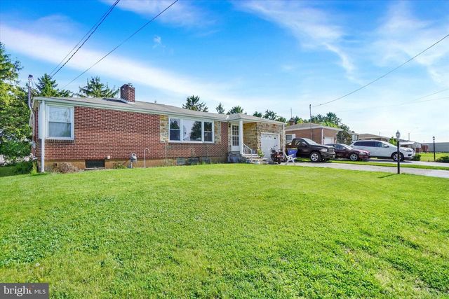 100 KNOLL LN, York, PA 17406
