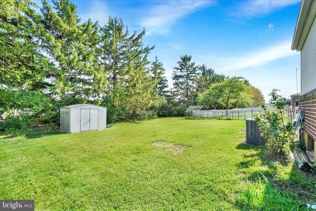 100 KNOLL LN, York, PA 17406