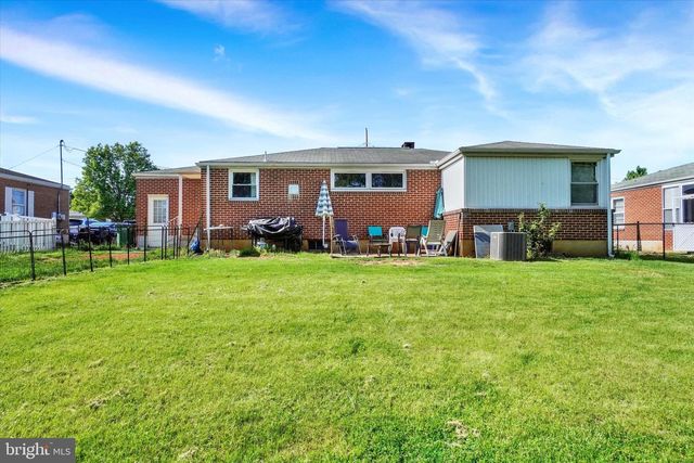 100 KNOLL LN, York, PA 17406