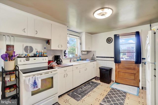100 KNOLL LN, York, PA 17406