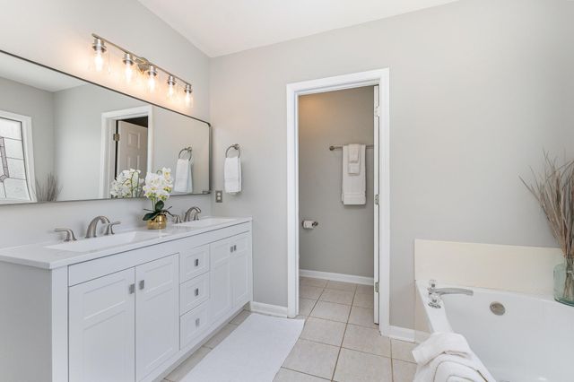 2600 Sunningdale Place E, La Grange, KY 40031