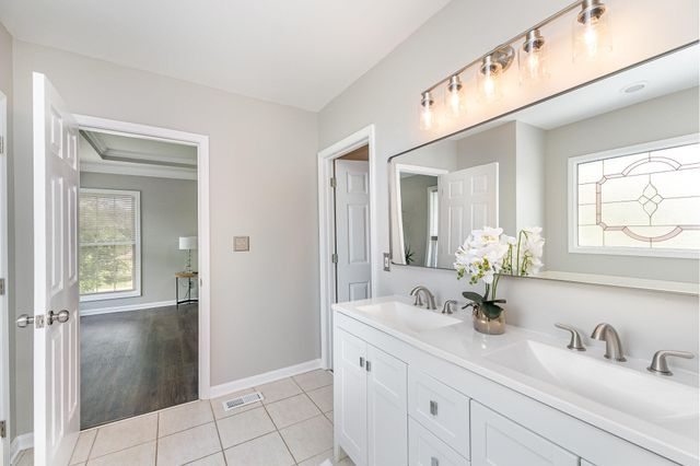 2600 Sunningdale Place E, La Grange, KY 40031