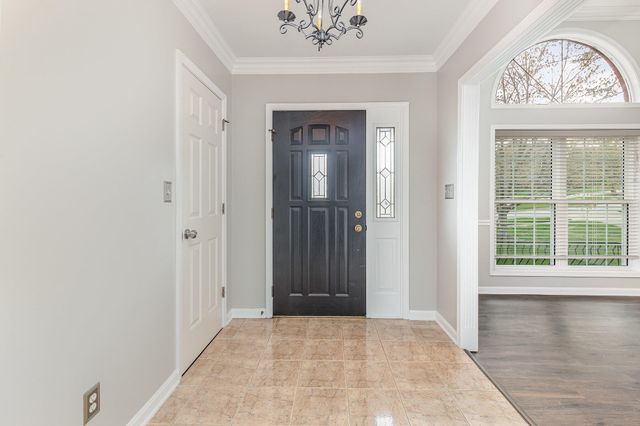 2600 Sunningdale Place E, La Grange, KY 40031