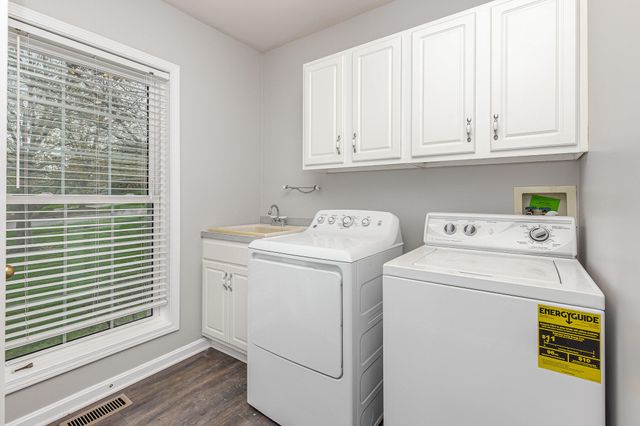 2600 Sunningdale Place E, La Grange, KY 40031