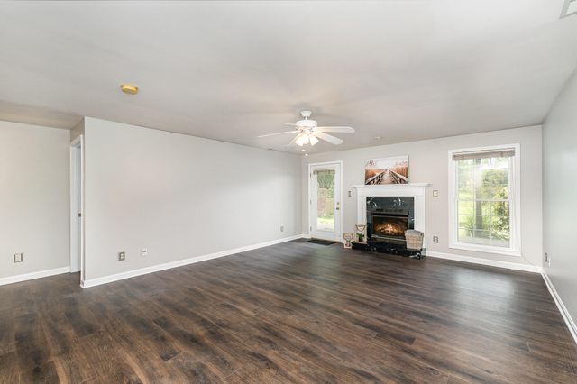 2600 Sunningdale Place E, La Grange, KY 40031