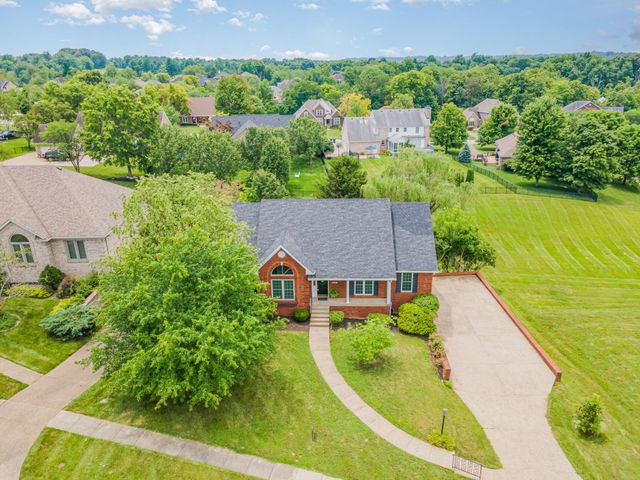 2600 Sunningdale Place E, La Grange, KY 40031