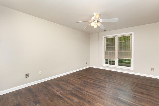 2600 Sunningdale Place E, La Grange, KY 40031