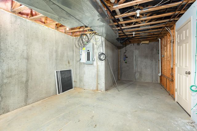 2600 Sunningdale Place E, La Grange, KY 40031