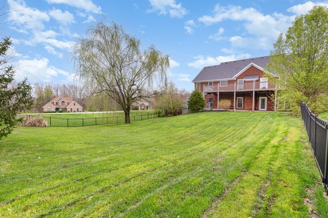 2600 Sunningdale Place E, La Grange, KY 40031