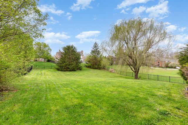 2600 Sunningdale Place E, La Grange, KY 40031