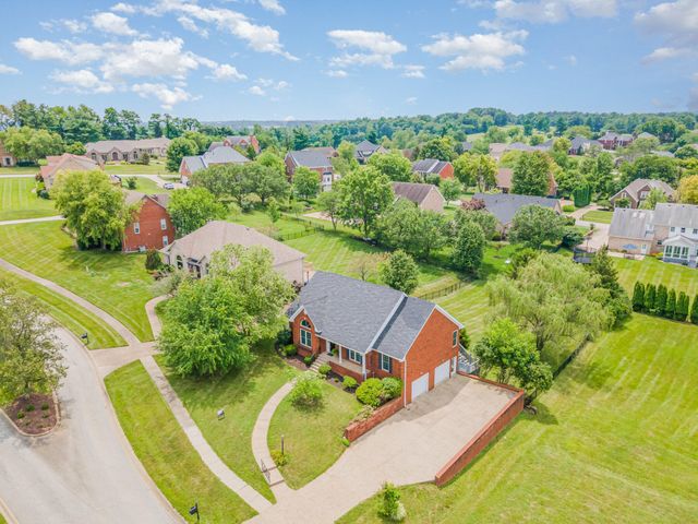 2600 Sunningdale Place E, La Grange, KY 40031
