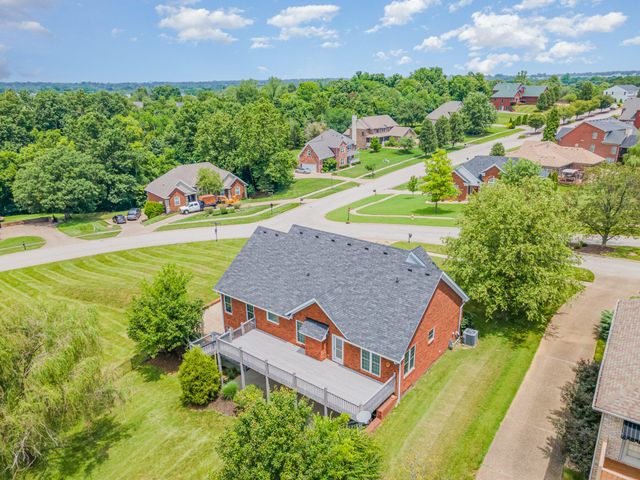 2600 Sunningdale Place E, La Grange, KY 40031