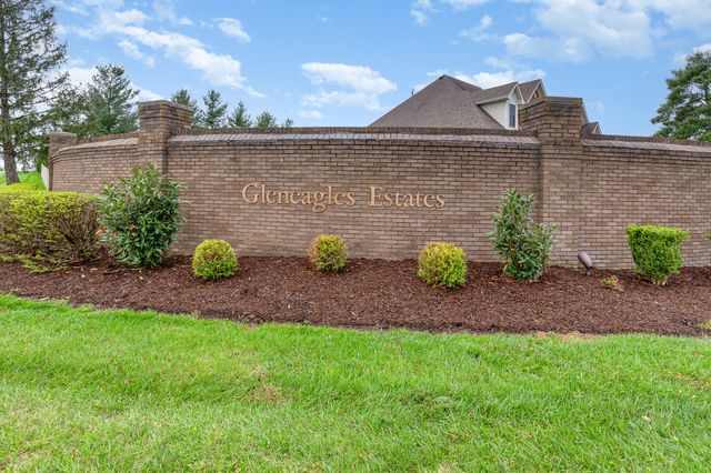 2600 Sunningdale Place E, La Grange, KY 40031