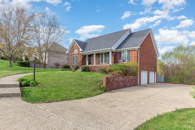 2600 Sunningdale Place E, La Grange, KY 40031