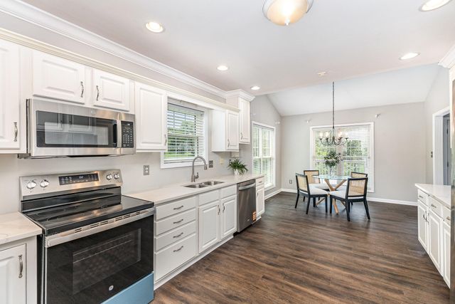 2600 Sunningdale Place E, La Grange, KY 40031