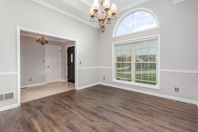 2600 Sunningdale Place E, La Grange, KY 40031