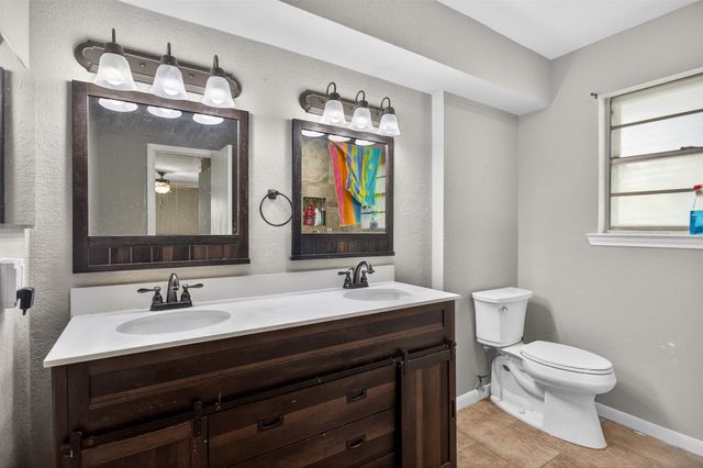 902 S Alamo Road, Rockwall, TX 75087