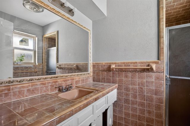 902 S Alamo Road, Rockwall, TX 75087