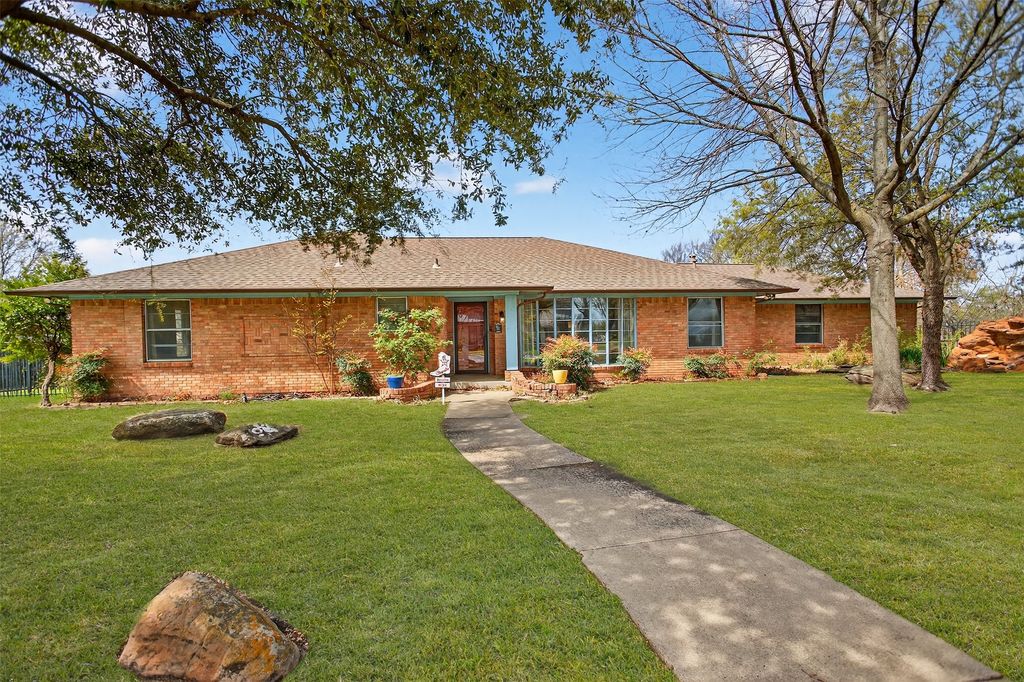 902 S Alamo Road, Rockwall, TX 75087