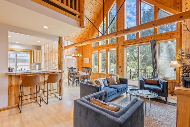 1885 Cinnamon Teal Drive, Redmond, OR 97756