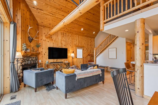 1885 Cinnamon Teal Drive, Redmond, OR 97756