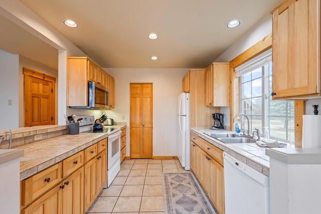 1885 Cinnamon Teal Drive, Redmond, OR 97756