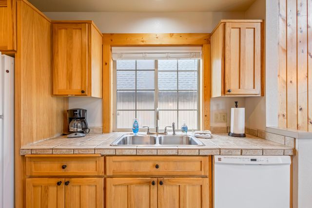 1885 Cinnamon Teal Drive, Redmond, OR 97756