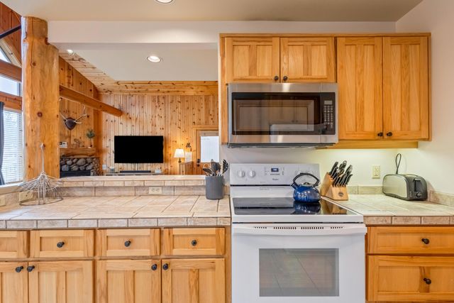 1885 Cinnamon Teal Drive, Redmond, OR 97756