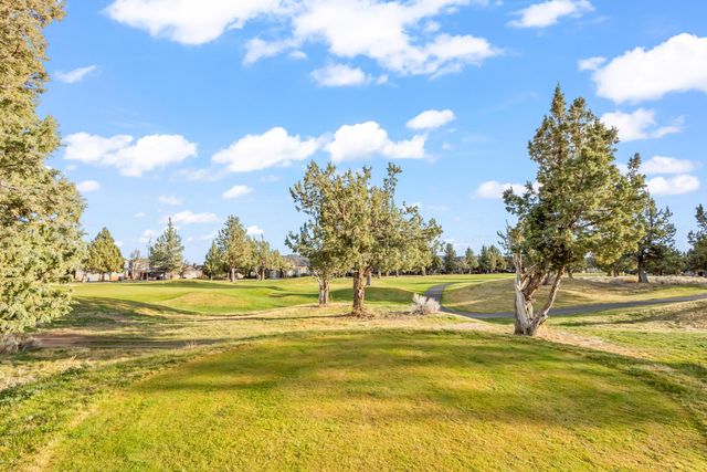 1885 Cinnamon Teal Drive, Redmond, OR 97756