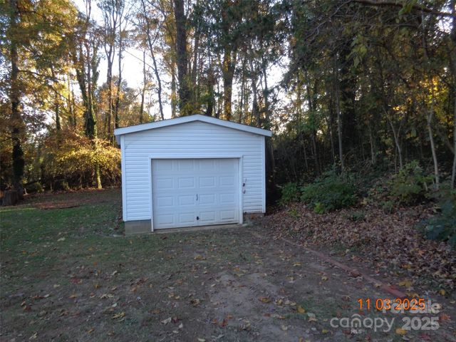1412 Walt Arney Road, Lenoir, NC 28645