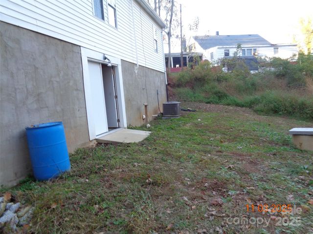 1412 Walt Arney Road, Lenoir, NC 28645