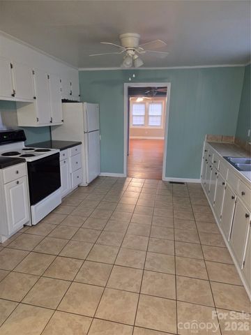 1412 Walt Arney Road, Lenoir, NC 28645