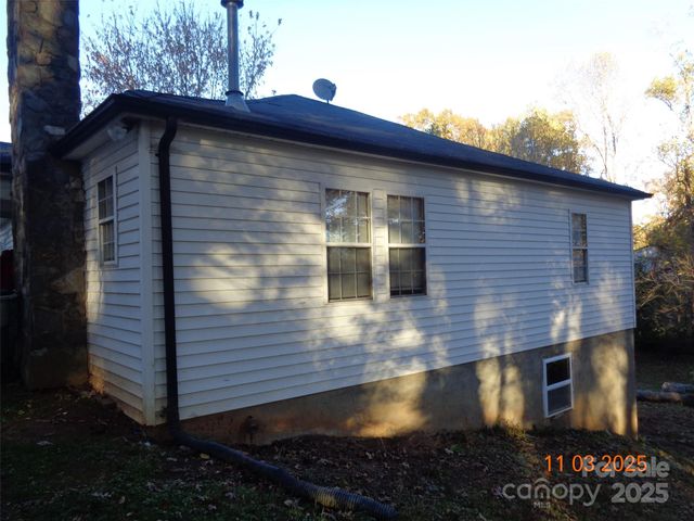 1412 Walt Arney Road, Lenoir, NC 28645