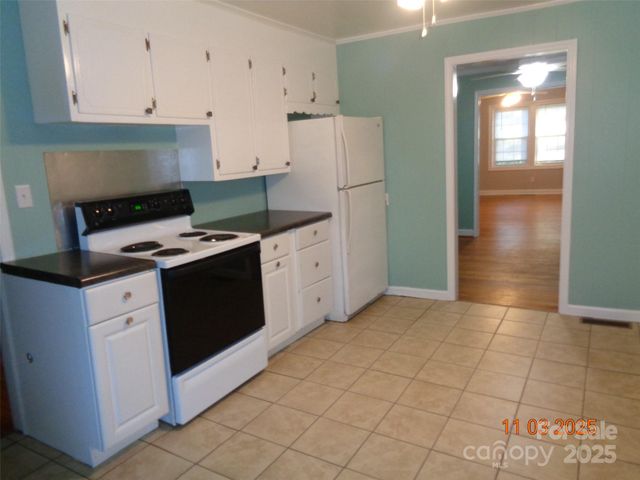 1412 Walt Arney Road, Lenoir, NC 28645