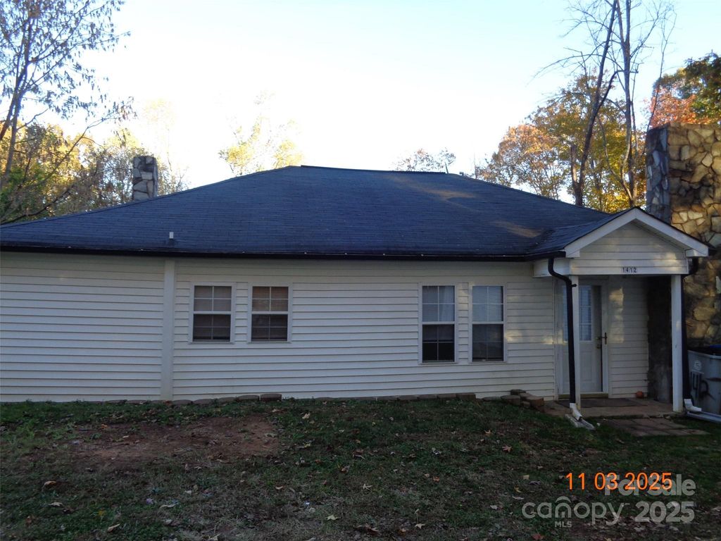 1412 Walt Arney Road, Lenoir, NC 28645