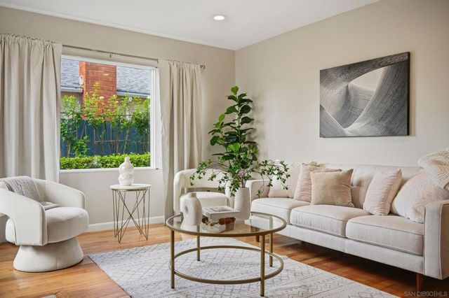 11390 Acrux, San Diego, CA 92126