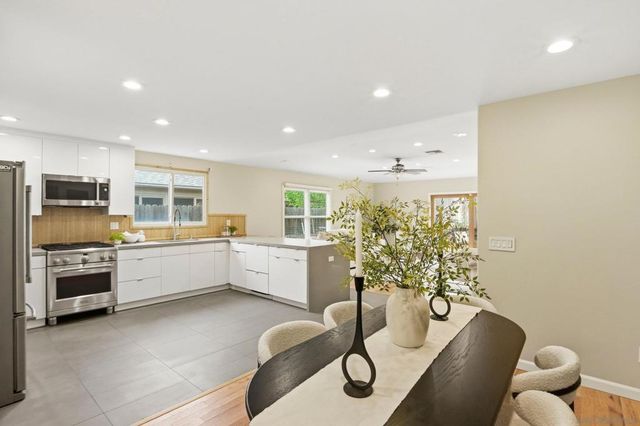 11390 Acrux, San Diego, CA 92126