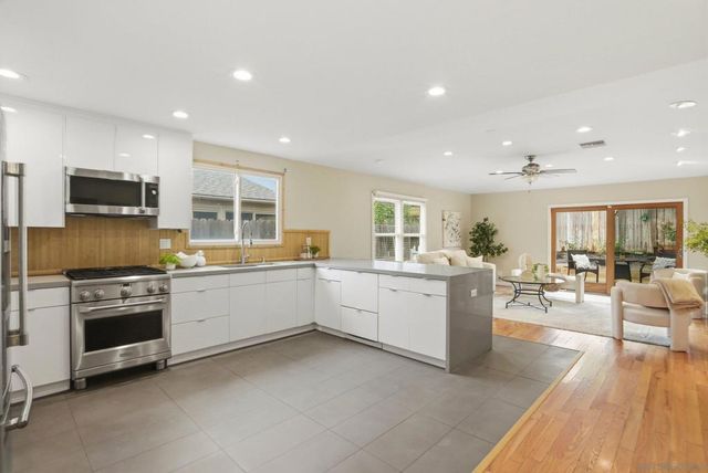 11390 Acrux, San Diego, CA 92126