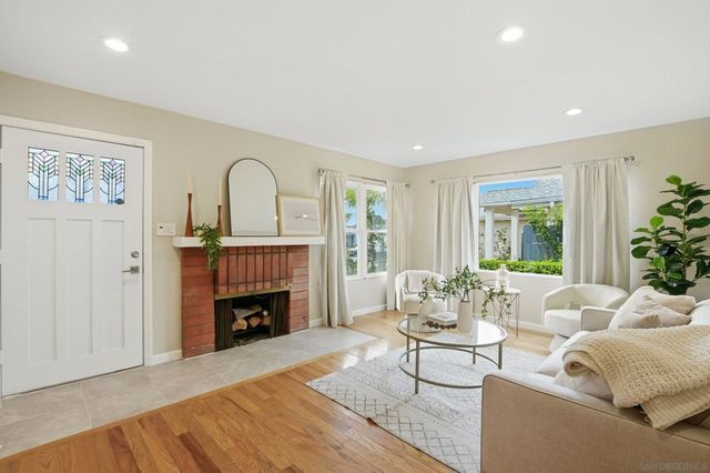 11390 Acrux, San Diego, CA 92126