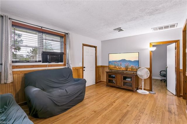 5444 Old Concord LN, Gloucester, VA 23061