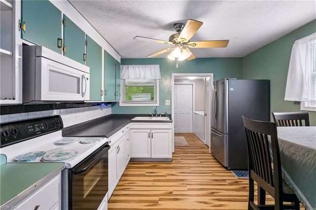 5444 Old Concord LN, Gloucester, VA 23061