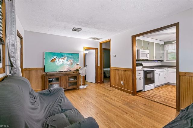 5444 Old Concord LN, Gloucester, VA 23061