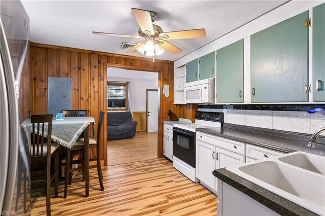 5444 Old Concord LN, Gloucester, VA 23061