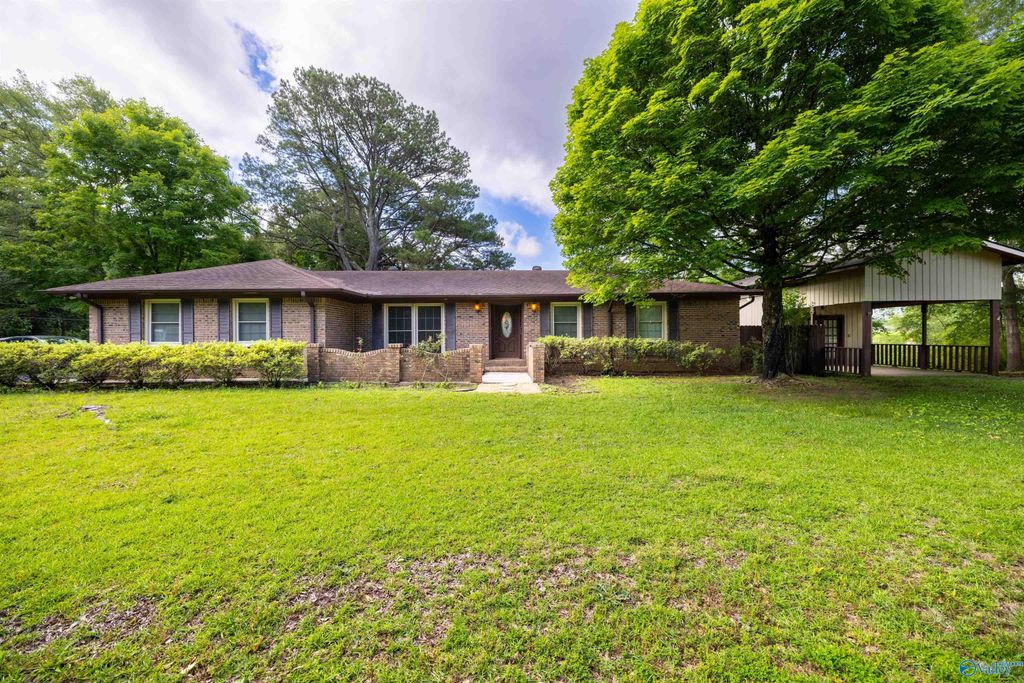487 Rock Cliff Road, Hamilton, AL 35570