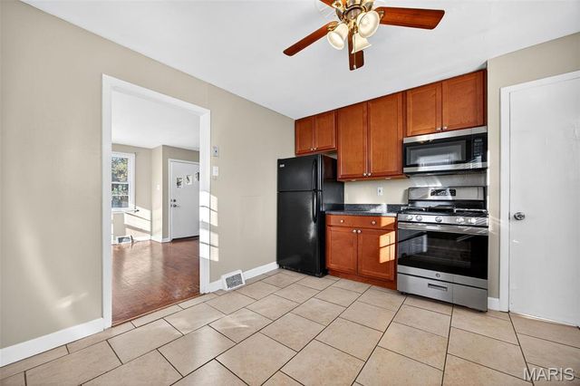 10592 Clarendon Avenue, St Louis, MO 63114