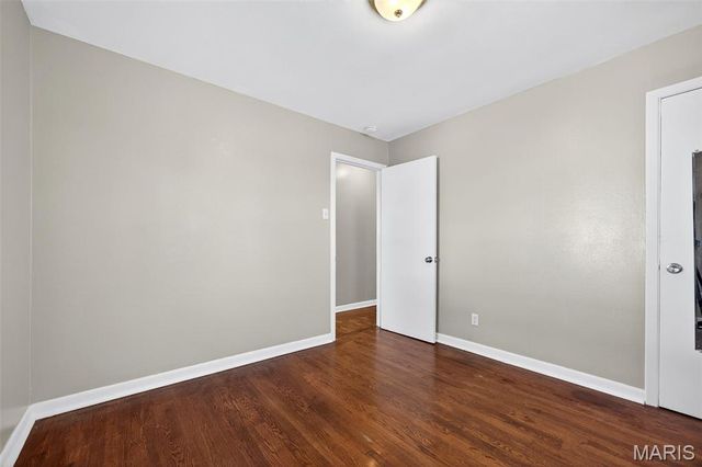 10592 Clarendon Avenue, St Louis, MO 63114