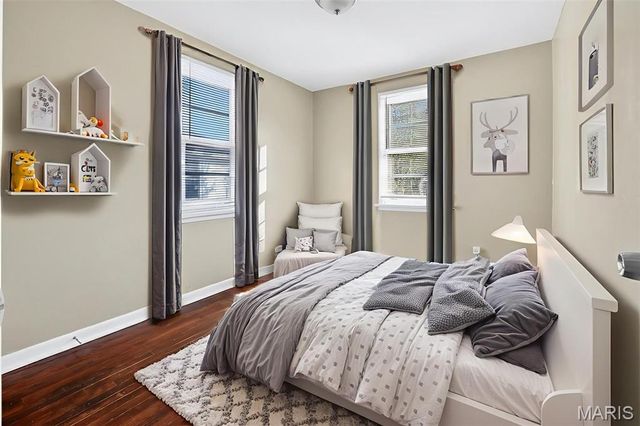 10592 Clarendon Avenue, St Louis, MO 63114