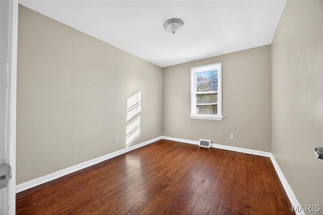 10592 Clarendon Avenue, St Louis, MO 63114